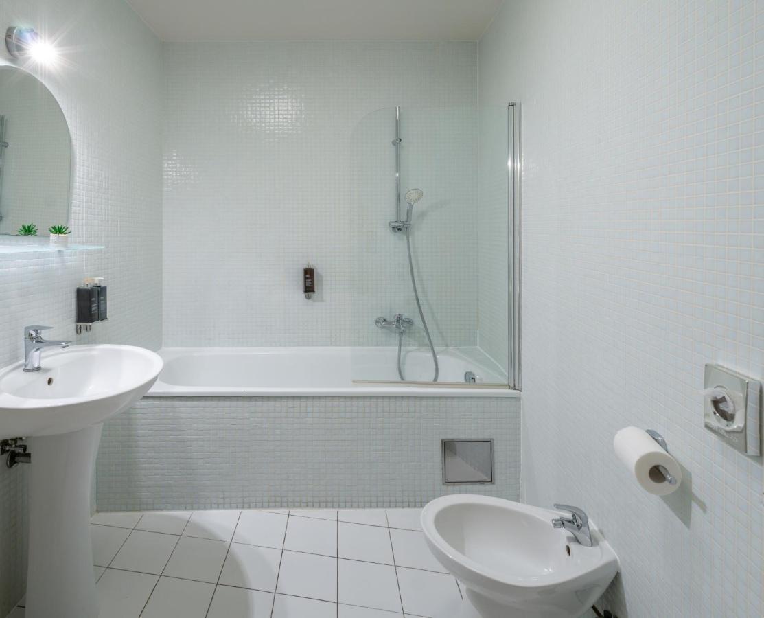 6 Continents Apartments By Adrez Praha Bagian luar foto