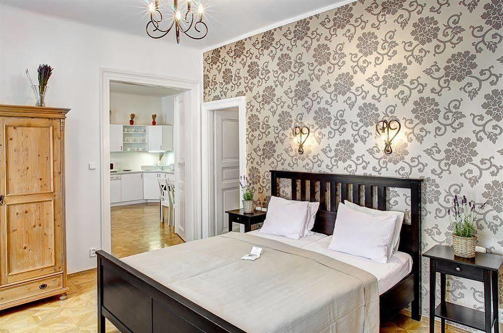 6 Continents Apartments By Adrez Praha Bagian luar foto